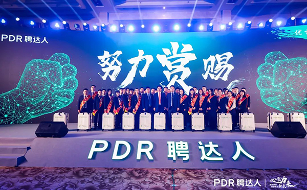优秀员工奖获奖者合影